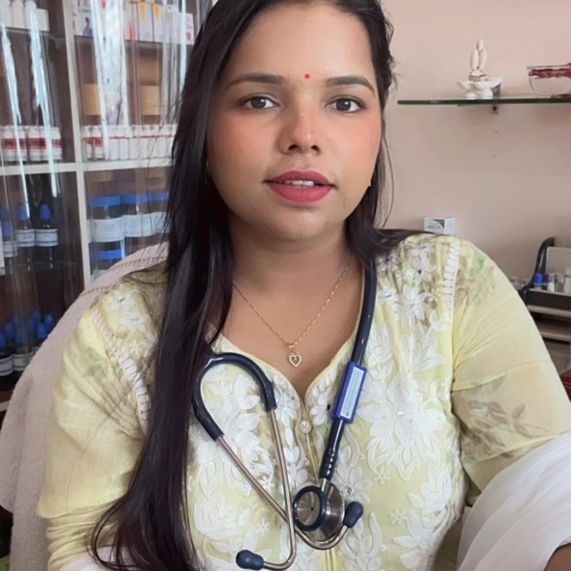 Dr. Gita Rajput at Shri Madhav Homoeopathic Clinic